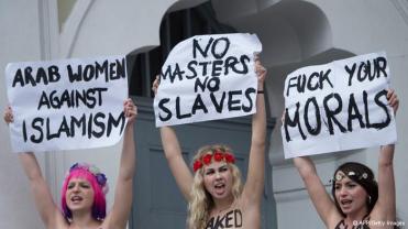 Femen's protest in the Ahmadiyya mosque in Berlin